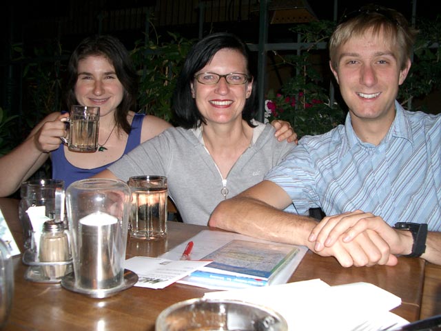Sylvia, Gudrun und ich in der Schlo&szlig;gasse 21