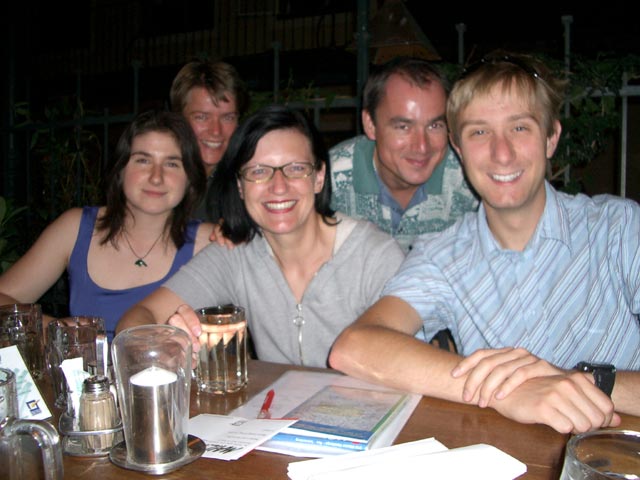 Sylvia, Helga, Gudrun, Josef und ich in der Schlo&szlig;gasse 21