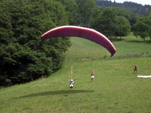 Ich, Bruno und Ernst in der Flugschule Girstmair (11. Juli)