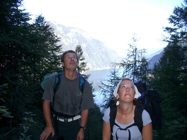 Erich und Claudia beim Blick auf die Seewand