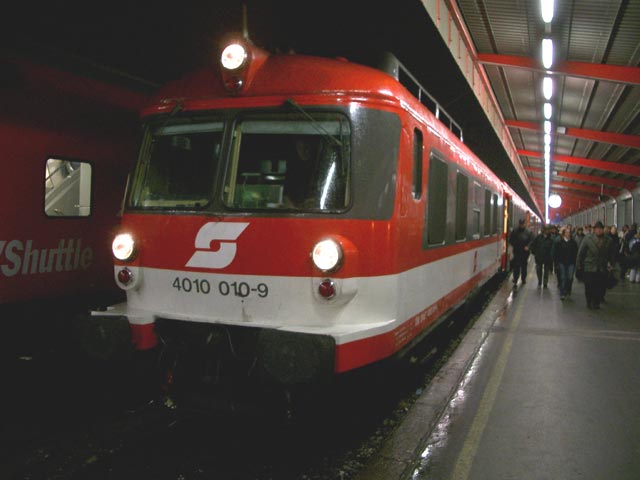 4010 010-9 als IC 15558 bei der Ankunft in Wien Südbahnhof (13. Dez.)