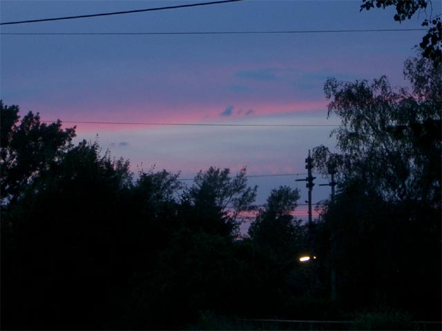 Abendrot über dem Bahnhof Süßenbrunn (14. Juni)
