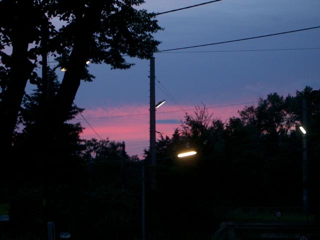 Abendrot über dem Bahnhof Süßenbrunn (14. Juni)