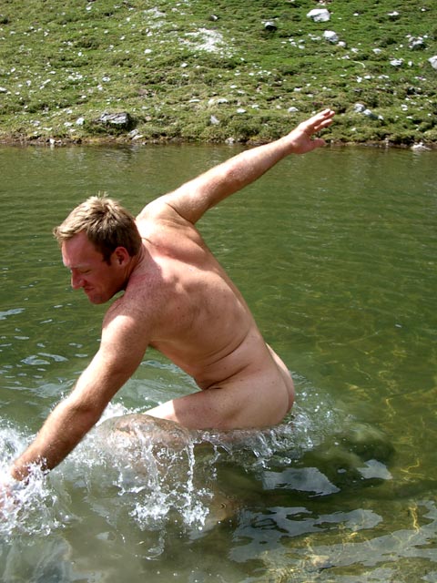 Erich im Brunner See, 1.924 m (4. Juli)