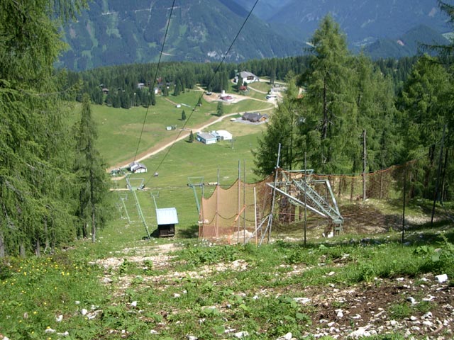 Hösslift und Bergstation des Almlifts (5. Juli)