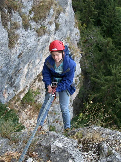 Unterer Turnerbergsteiger-Steig: Daniela beim Abseilen in der 1. Seillänge