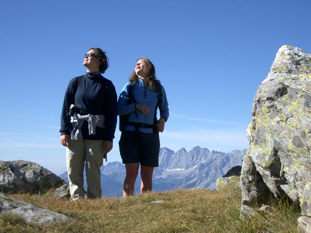 Daniela und Irene mit Dachstein (18. Sep.)