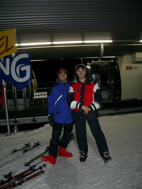 Andreas und ich bei der Bergstation des Magic-Mountain-Xpress