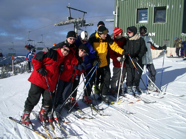 Axel, Petra, Claudia, Andreas, Stefan, Christoph, Gudrun und Daniela bei der Bergstation der Leckerplanbahn (31. Dez.)