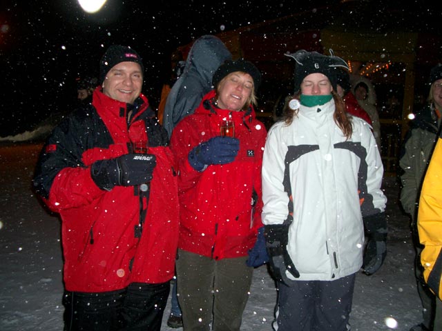 Axel, Claudia, Daniela bei Syki's Schirmbar (31. Dez.)