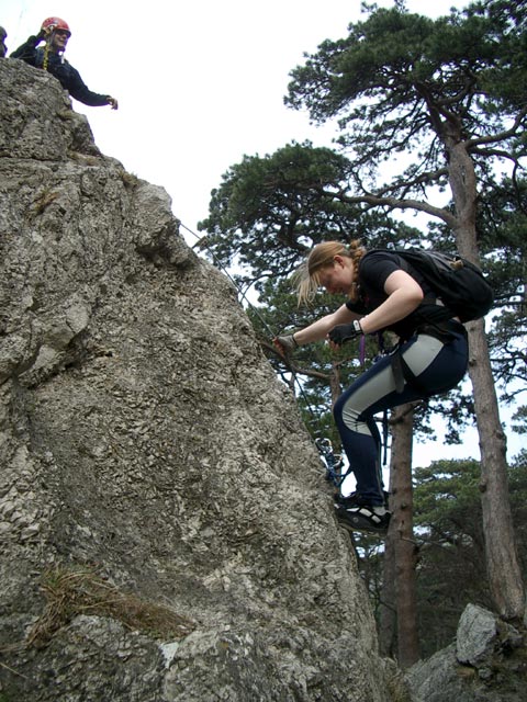 Mödlinger Klettersteig: Yasmin in der Scharte