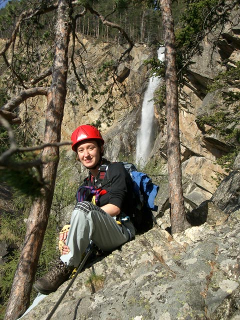 Jubiläums-Klettersteig: Carmen vor der Querung