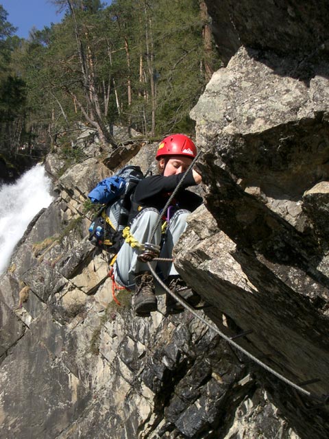 Jubiläums-Klettersteig: Carmen am Ende der Schlüsselstelle