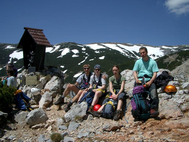 Haidsteig: Ich, Daniela, Carmen und Erich bei der Madonna, 1.585 m