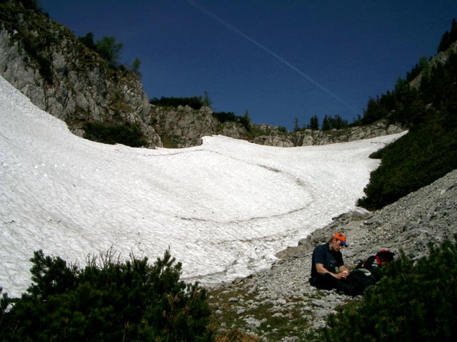 Erich auf Weg 832 zwischen Bärenloch Sattel und Frauenmauerhöhle Osteingang (29. Mai)