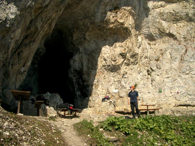 Erich beim Osteingang der Frauenmauerhöhle (29. Mai)