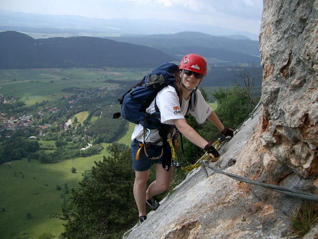 Daniela auf den grasigen Platten