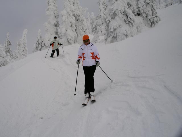 Daniela und Doris zwischen Leckerplanabfahrt und Blachlbodenabfahrt (31. Dez.)