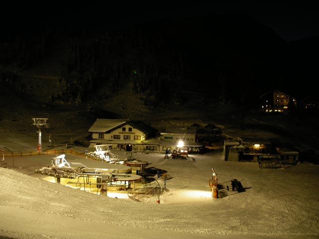 Talstationen der 4er Sessellifte Almlift und Häsing (31. Dez.)