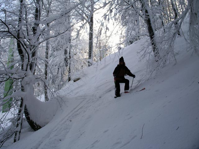 Sonja neben der Bergbahn Lilienfeld