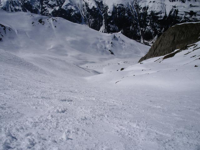 zwischen Piste 14a und Piste 14b (20. Apr.)