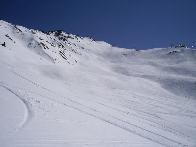 zwischen Piste 30 und Piste 35 (20. Apr.)