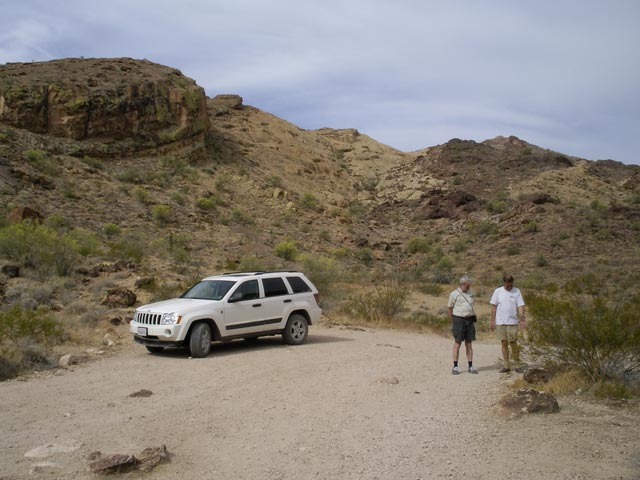 Herwig und Papa am Castle Dome Mountains Jeep Trail (12. Mai)
