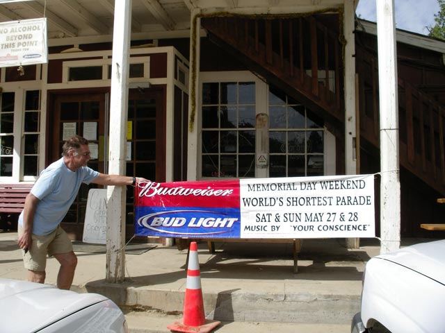 Papa beim Saloon in Crown King (16. Mai)