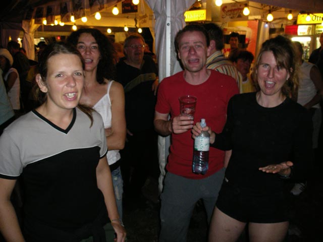 Marion, ?, Andreas und Sonja auf der Wien Energie-Festinsel (25. Juni)