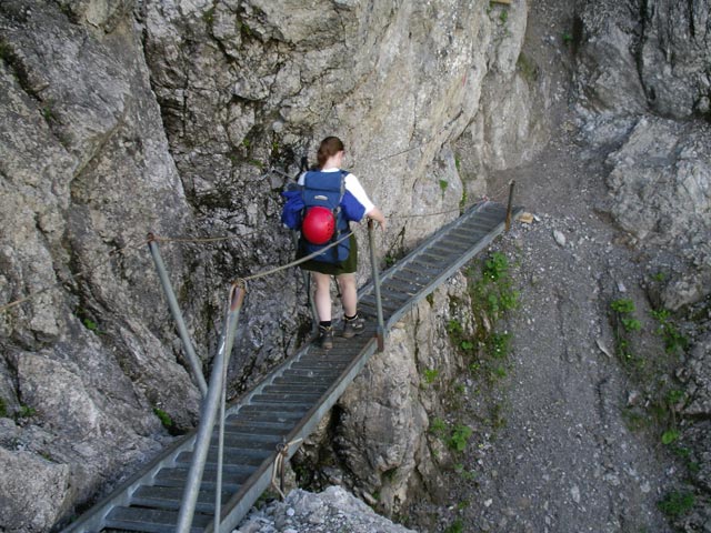 Daniela auf Weg 445 zwischen Schrofenpaß und Haldenwanger Bach (1. Juli)