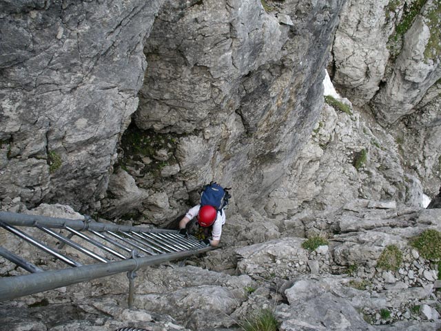 Daniela am Mindelheimer Klettersteig zwischen südwestlichem Einstieg und 1. Schafalpenkopf (1. Juli)