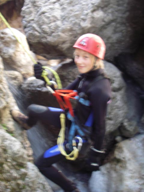 Frauenbach: Mareen in der 1. Abseilstelle (10. Juli)