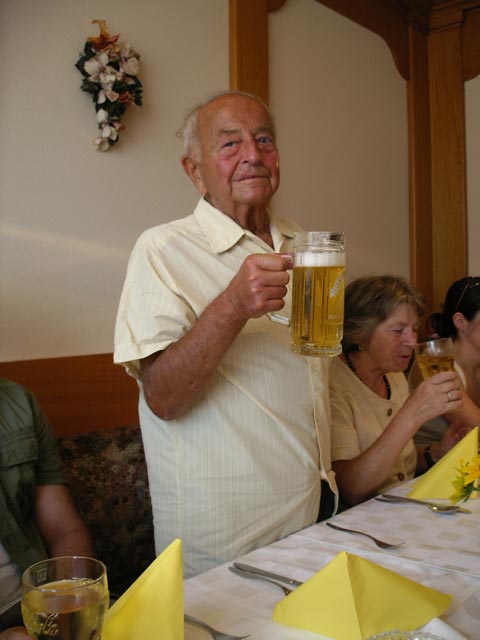 Opa und Oma im Gasthof Zur alten Post