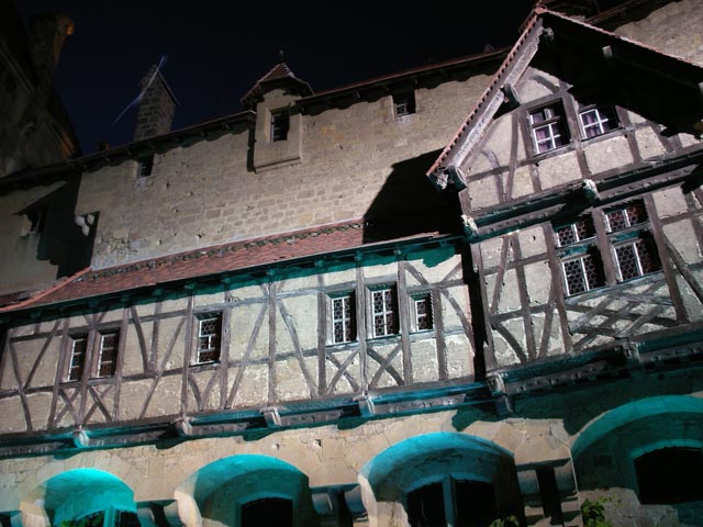 Burg Kreuzenstein, 266 m