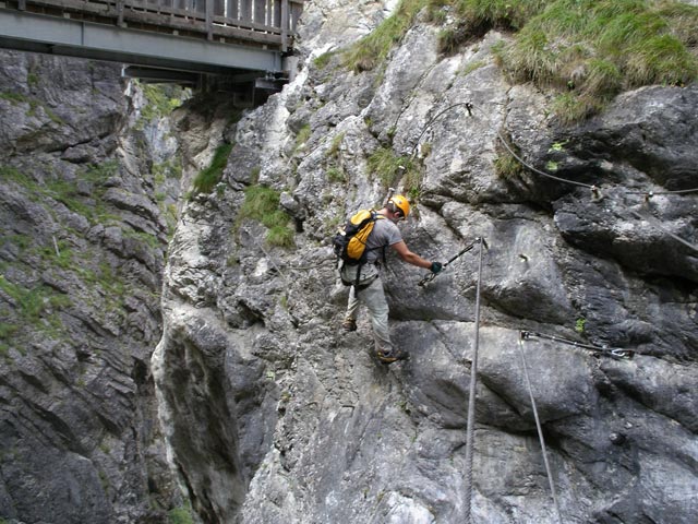 Klettersteig Galitzenklamm: Axel bei der zweiten Seilbrücke