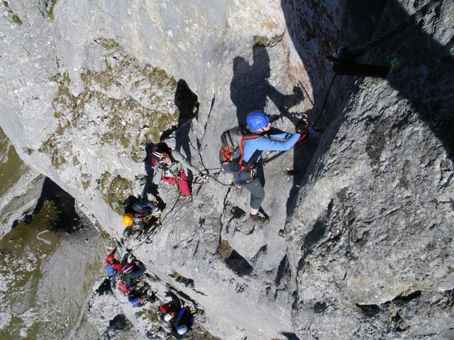 Kaiserschild-Klettersteig: Irene zwischen Schlüsselstelle und Ausstiegsverschneidung