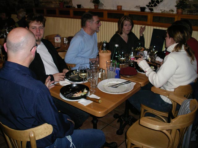 Roberto, Markus, Papa, Annemarie und Mama im Café-Restaurant Palatschinkenpfandl