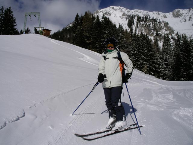 Daniela neben dem Ochsenhaltlift