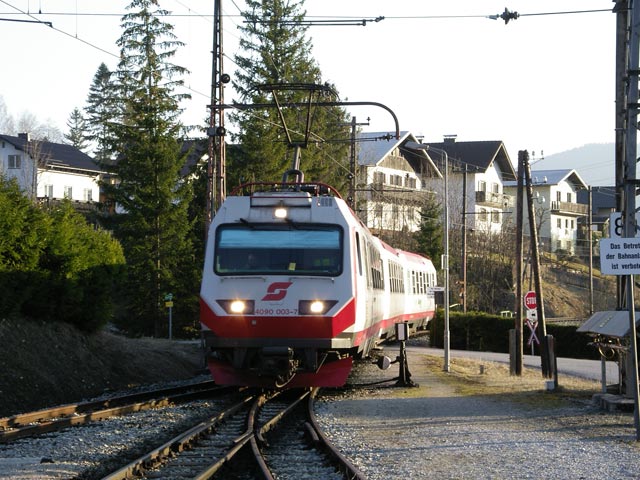 4090 003-7 als R 6836 bei der Einfahrt in den Bahnhof Mitterbach (13. M&auml;rz)