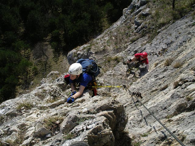 Pittentaler Klettersteig: Christoph und Daniela in der Schlüsselstelle