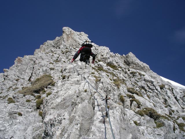 Innsbrucker Klettersteig: Erich zwischen Einstieg und Seegrubenspitze