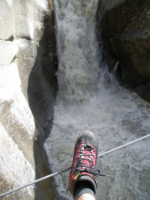 Gletscherstube-Klettersteig: auf der Seilbr&uuml;cke
