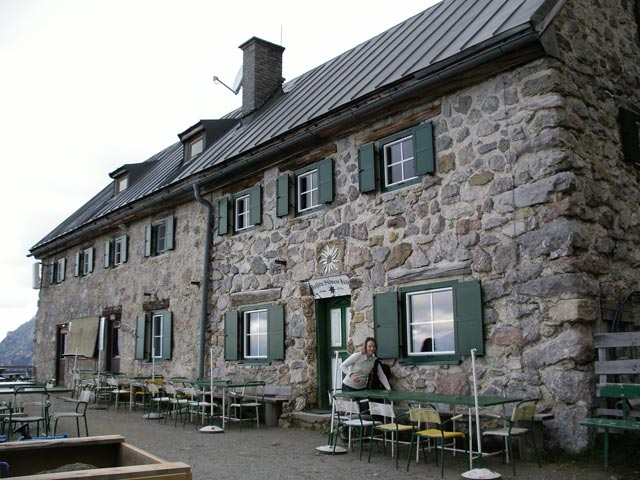 Irene bei der Dachsteins&uuml;dwandh&uuml;tte, 1.871 m (7. Juni)