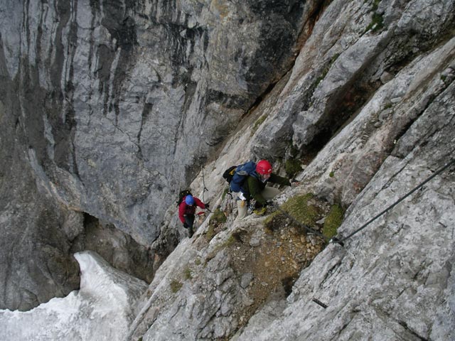 Johann-Klettersteig: Irene und Daniela auf der gro&szlig;en Plattenrampe (7. Juni)