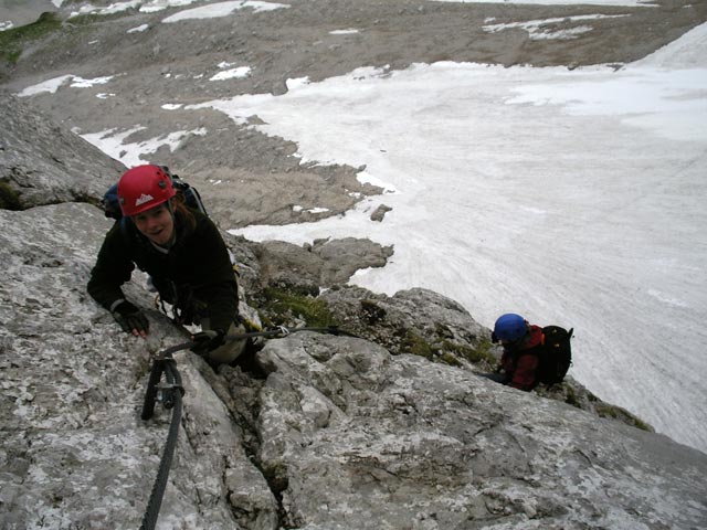 Johann-Klettersteig: Daniela und Irene auf der gro&szlig;en Plattenrampe (7. Juni)