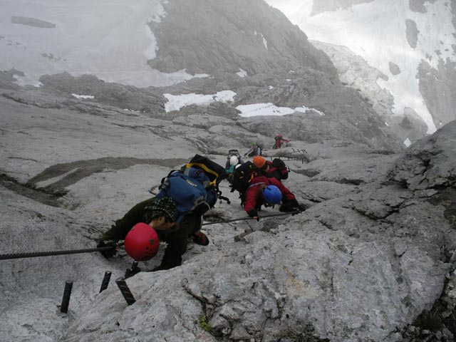 Johann-Klettersteig: Daniela und Irene zwischen Pfannl/Maischberger und Adlerhorst (7. Juni)