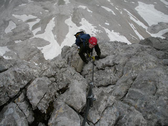 Johann-Klettersteig: Daniela zwischen G&ouml;tterthron und Ausstiegsquerung (7. Juni)