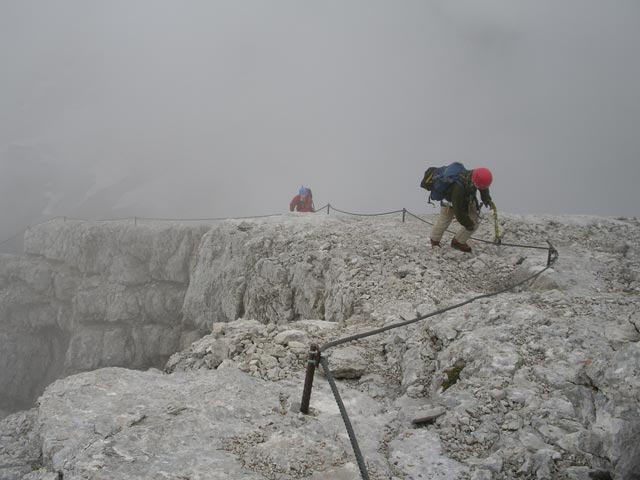 Johann-Klettersteig: Irene und Daniela zwischen G&ouml;tterthron und Ausstiegsquerung (7. Juni)