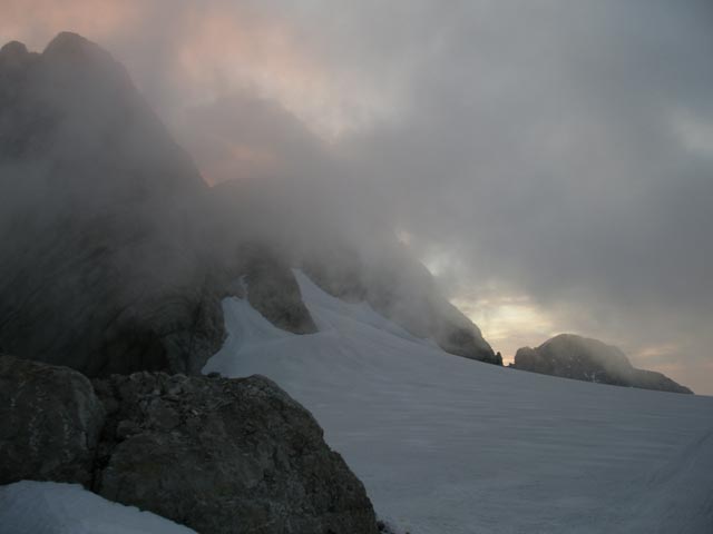 Hoher Dachstein und Niederer Dachstein von der Seethaler H&uuml;tte aus (7. Juni)