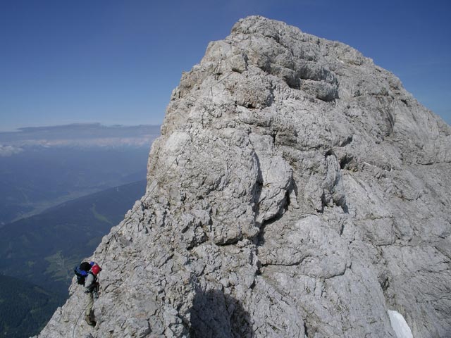 Westgrat-Klettersteig: Mathias zwischen Kleinem Koppenkarstein und Gro&szlig;em Koppenkarstein (8. Juni)